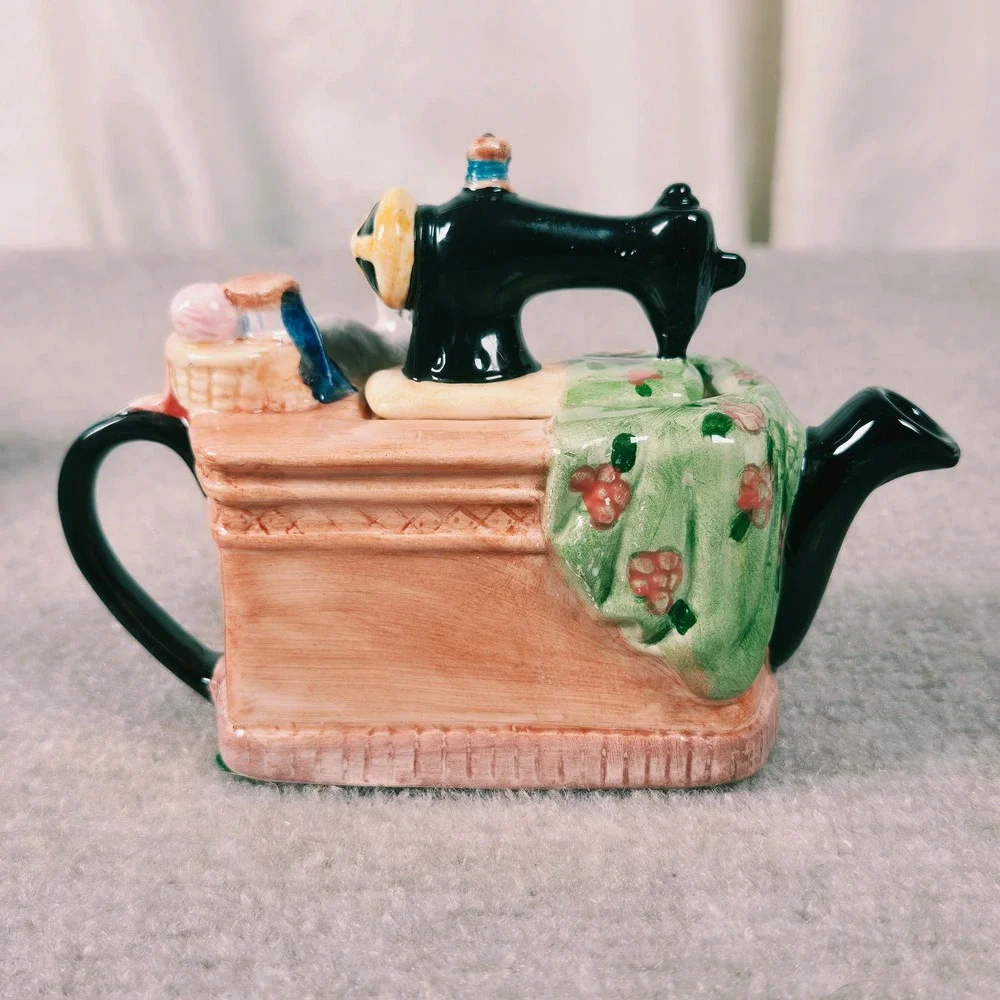 Vintage 1995 Sewing Table Cat Mercuries Tea Pot Ceramic Miniature Collectible